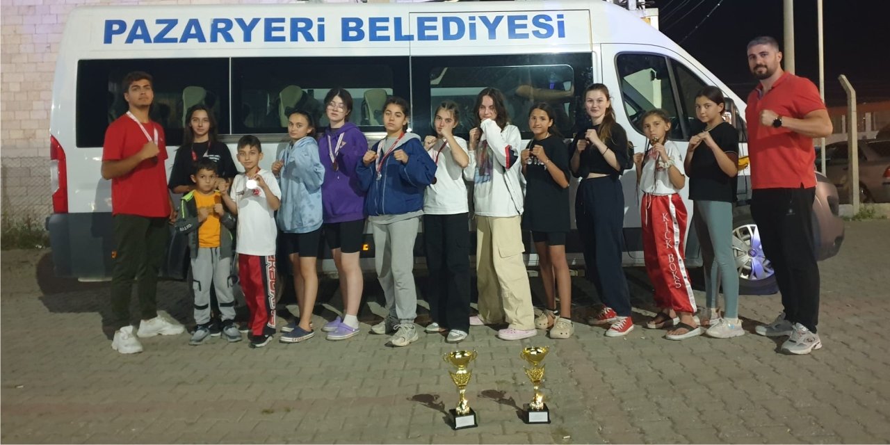 Pazaryeri Spor Kick Boks takımı Kütahya’da fırtına estirdi