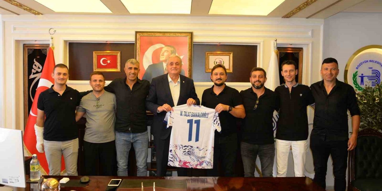 Başkan Bakkalcıoğlu’na Bozüyükspor Futbol Kulübü’nden ziyaret