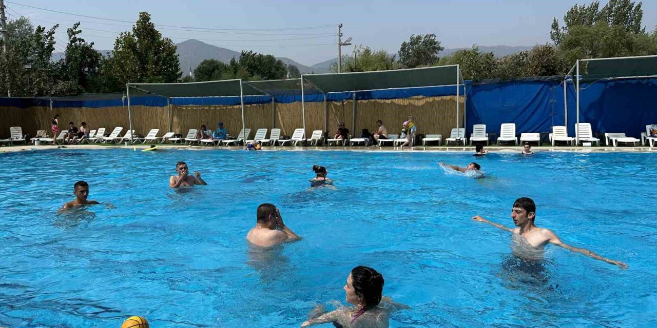 Türkiye’nin En Sıcak Yerinde Havuz Keyfi