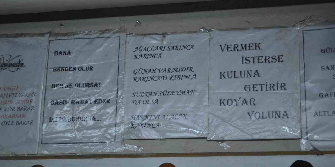 Duyduğu Manalı Sözlerle Dükkânını Süsledi