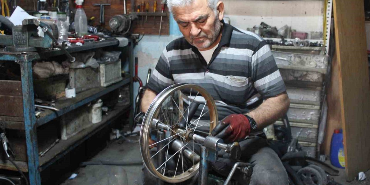 Bisiklet Tamircilerinde İşler Yoğun