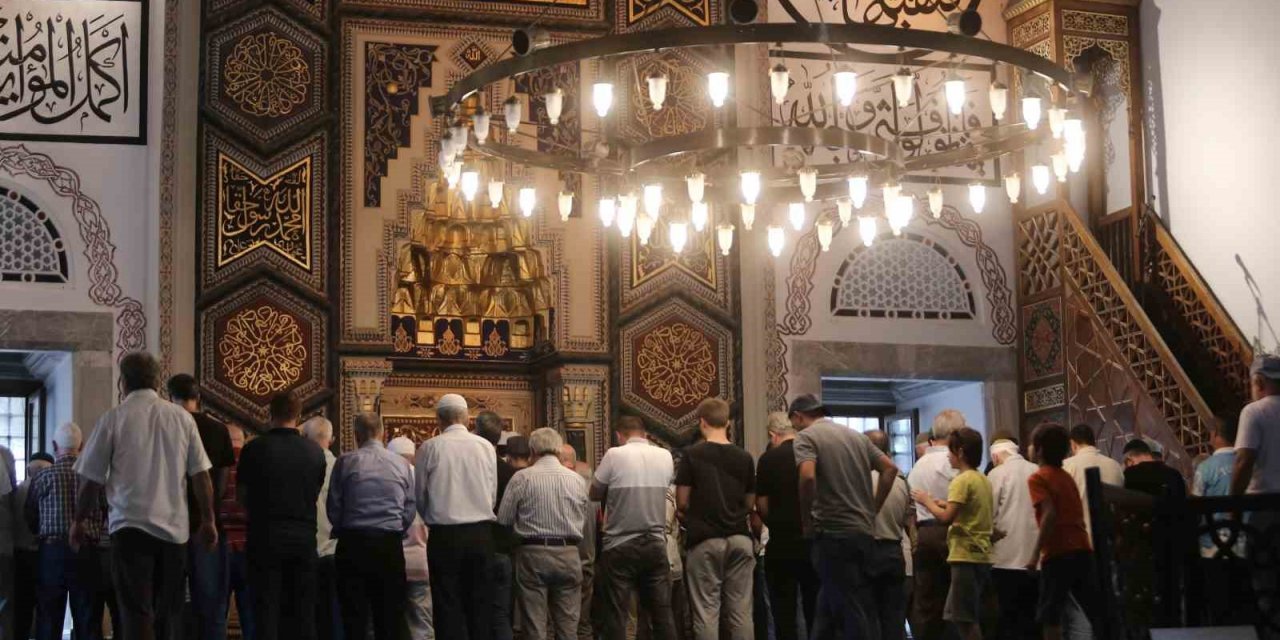 Bu Caminin İçine Sinek Giremiyor