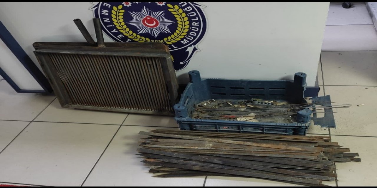 Malzemelere Polis El Koydu