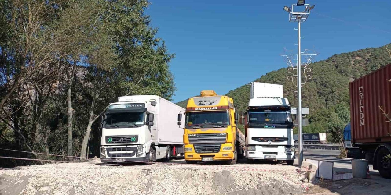 Tır Parkı Tamam, Sırada Otomobiller Ve Karavanlar İçin Parkı Var