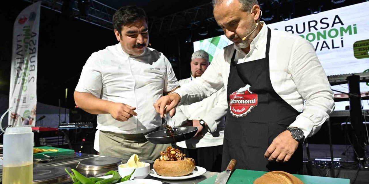 Hem Doyuran, Hem Coşturan Festival