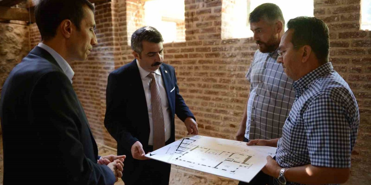 Tarihi Ayağa Kaldırıyor