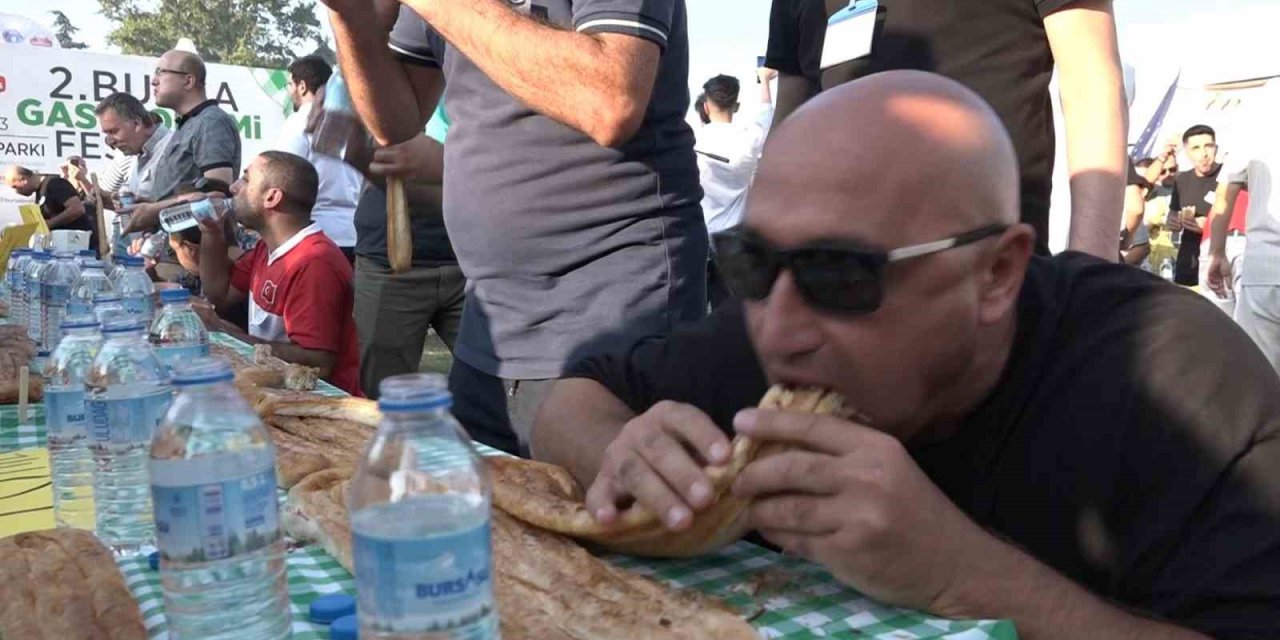 6 Dakikada 14 Metre Kol Böreği Yedi, 10 Bin Lira Kazandı