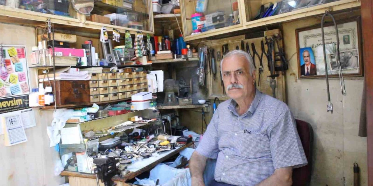 Dededen Toruna 4 Kuşaktır Saat Tamir Ediyorlar