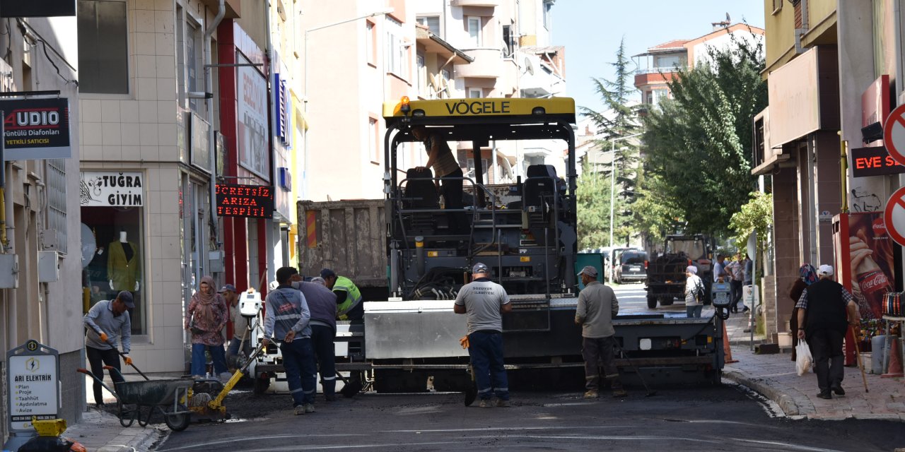 Başkan Bakkalcıoğlu asfalt çalışmalarını yerinde inceledi