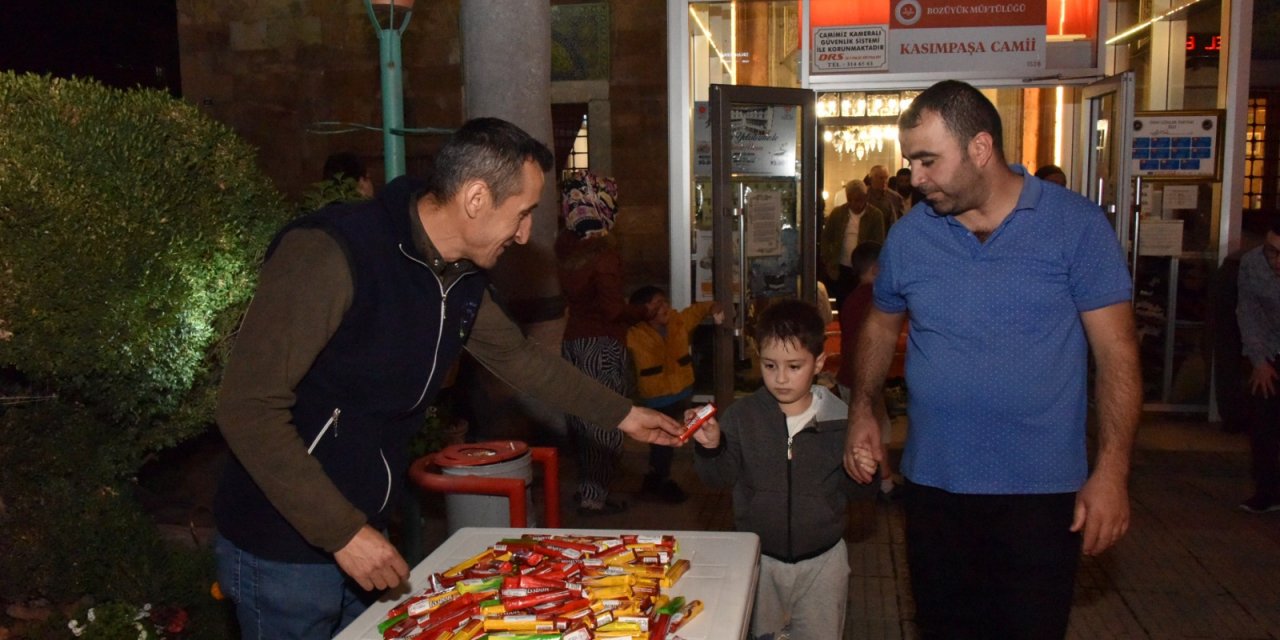 Bozüyük’te geleneksel şeker ikramı