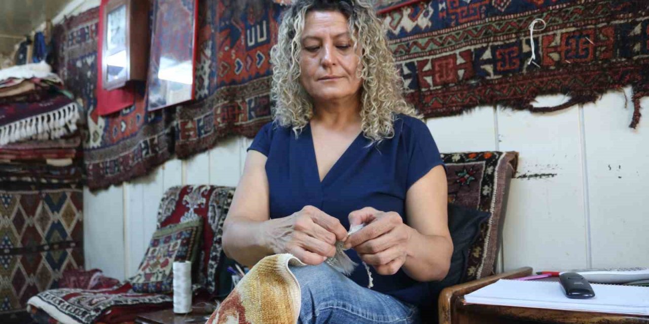 Eşinden Öğrendi... 32 Yıldır Antika Halıları Yeniliyor