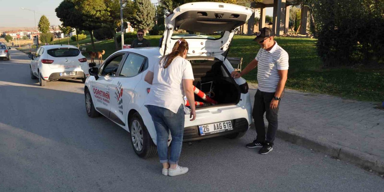 Yeni Sürücü Adaylarına Zor Anlar Yaşatıyor