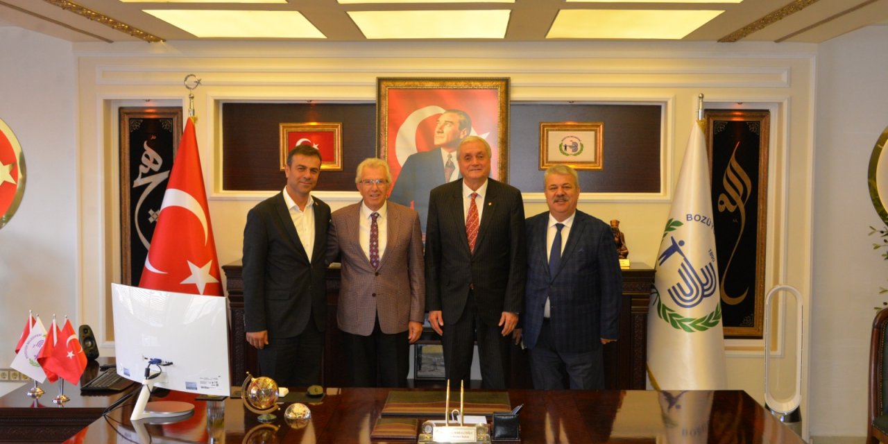 Başkan Bakkalcıoğlu Ödemiş Belediye Başkanı ile bir araya geldi