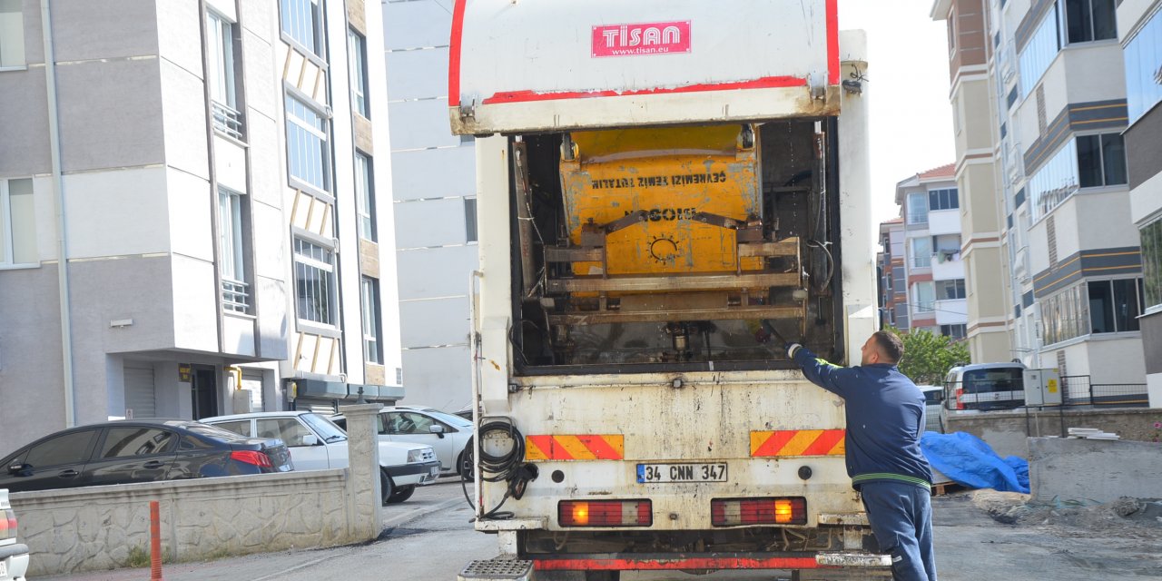 Bozüyük’te çöp konteynerleri temizlendi