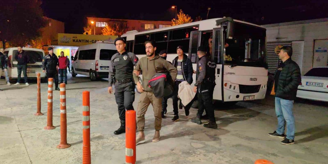 İnegöl’de 20 Kaçak Göçmen Yakalandı