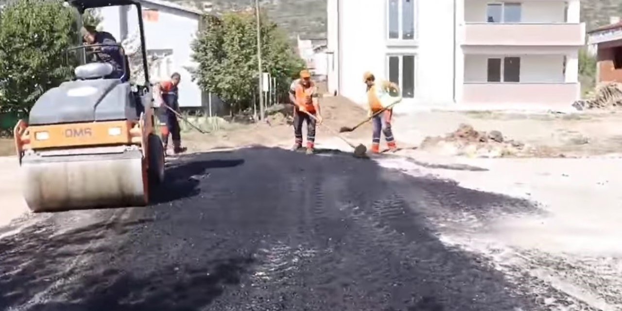 Sıcak Asfalt Atımı İle Bakım Ve Onarım Çalışmaları Devam Ediyor