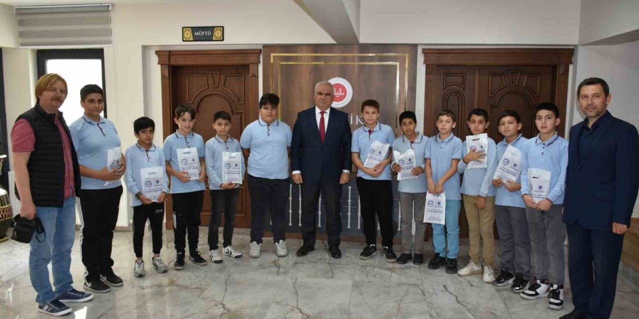 İmam Hatipli Öğrenciyle Bir Araya Geldi