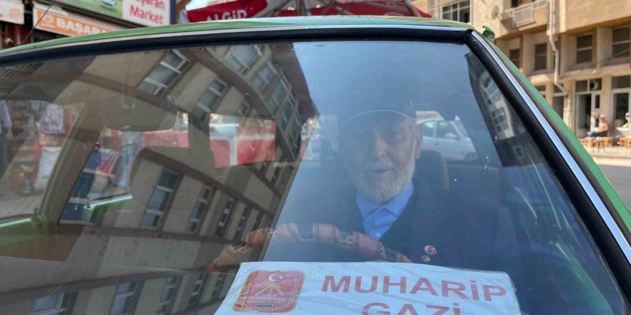 93 Yaşındaki Kore Gazisi 48 Yıllık Aracına Gelen Teklifleri Reddediyor