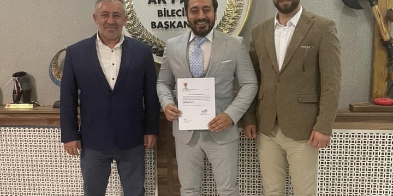 Ak Parti’de Bayrak Değişimi