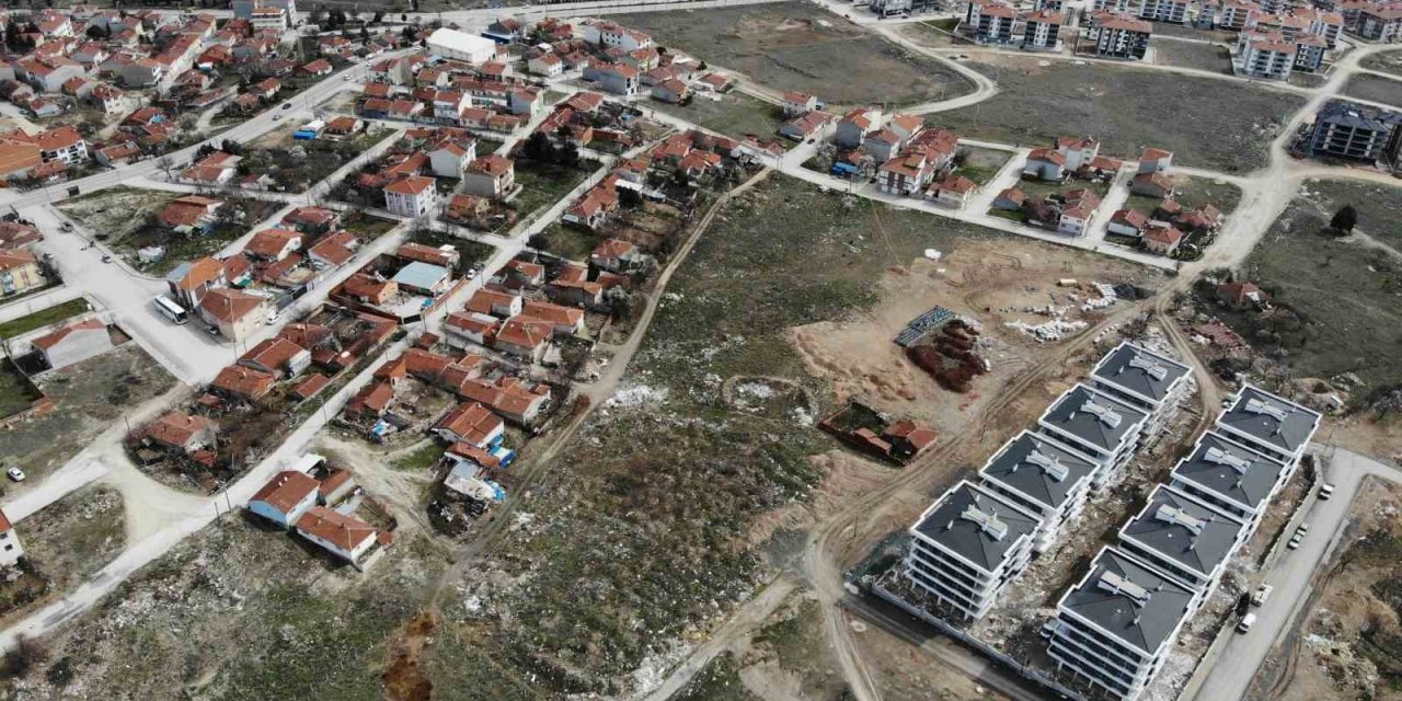 Bir Tarafında Yol Yok Diğer Tarafından Milyonluk Daireler