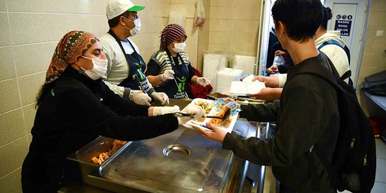 Öğrencilere Yemek Desteği Devam Ediyor
