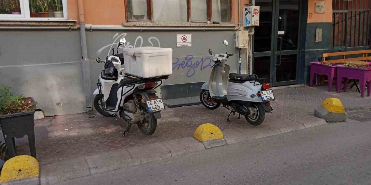 ‘Motosiklet koymak yasaktır’ yazısının tam karşısına park yaptılar