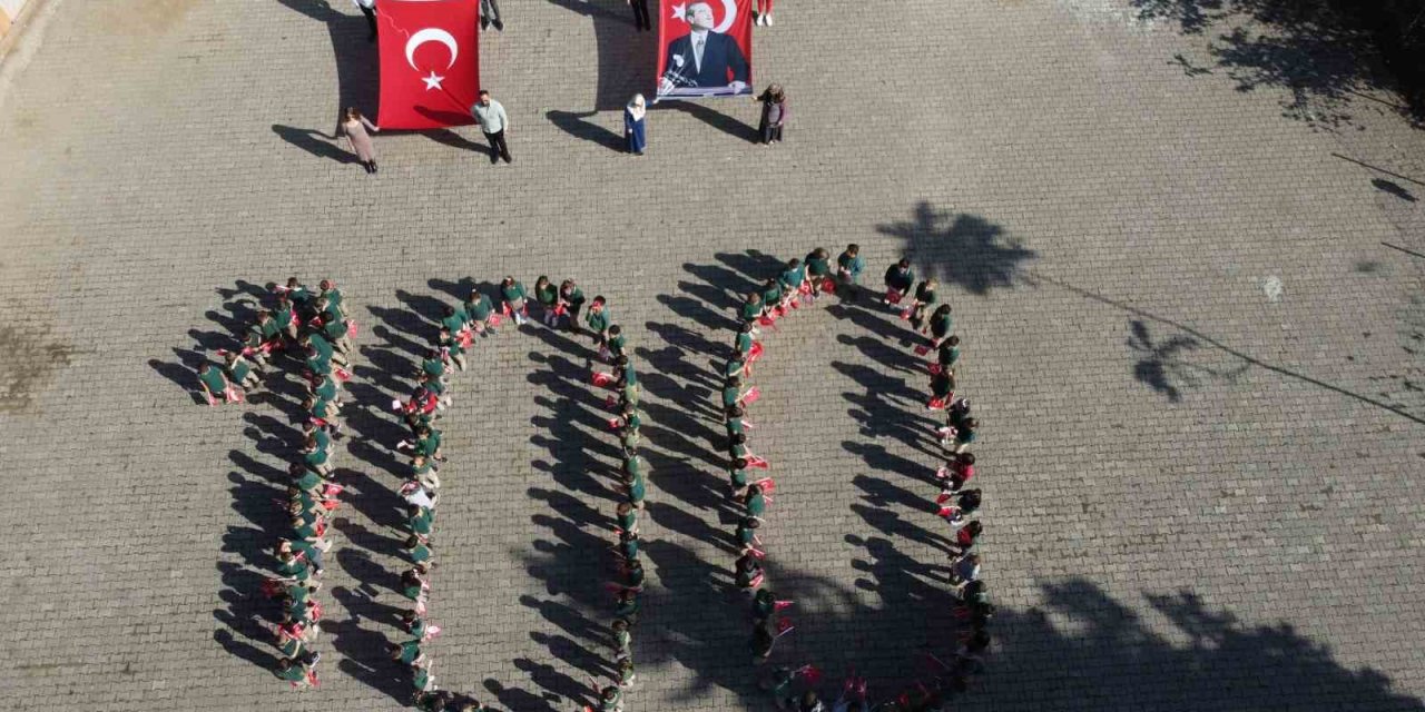 Miniklerden Cumhuriyet’in 100. Yılına Özel Koreografi