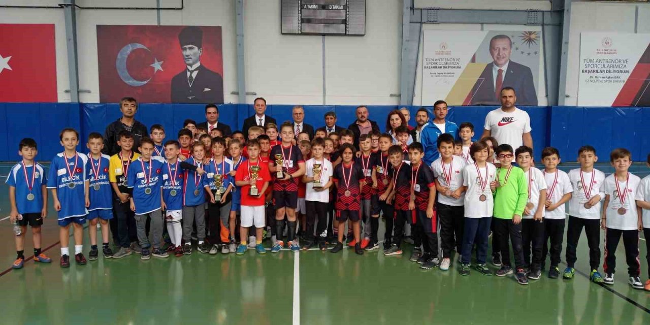 Bozüyük’te İlkokul Öğrencileri Arası Futbol Turnuvası Düzenlendi