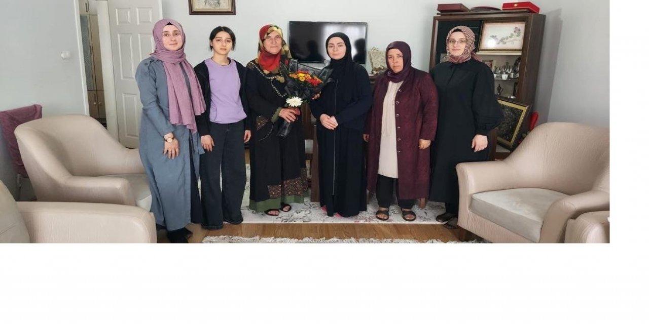 Öğrencilerden Şehit Muhammet Fatih Safitürk’ün Ablası Zeynep Bakırkaya’ya Ziyaret
