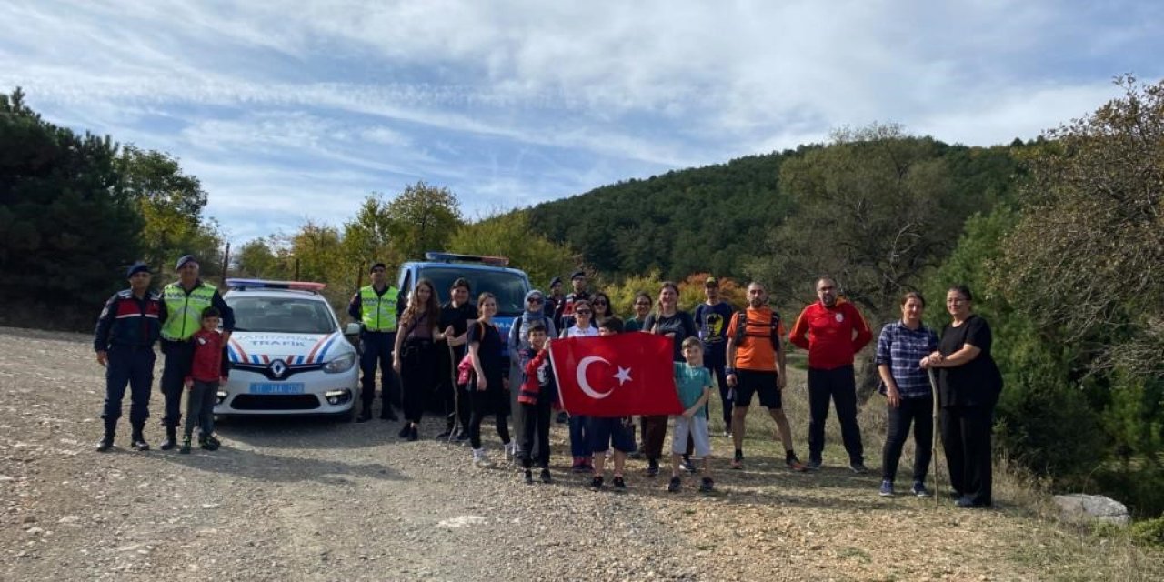 Gölpazarı’nda Öğretmen Ve Öğrencilerinin Katılımı İle Doğa Yürüyüşü Gerçekleştirildi
