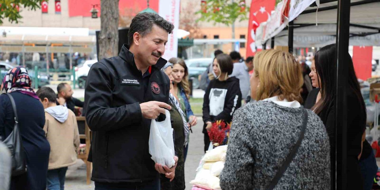 Kadın Çiftçiler Ürünlerini Sergiledi