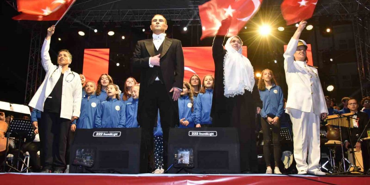Bozüyük’te 100. Yıl Cumhuriyet Korosu’ndan Muhteşem Konser