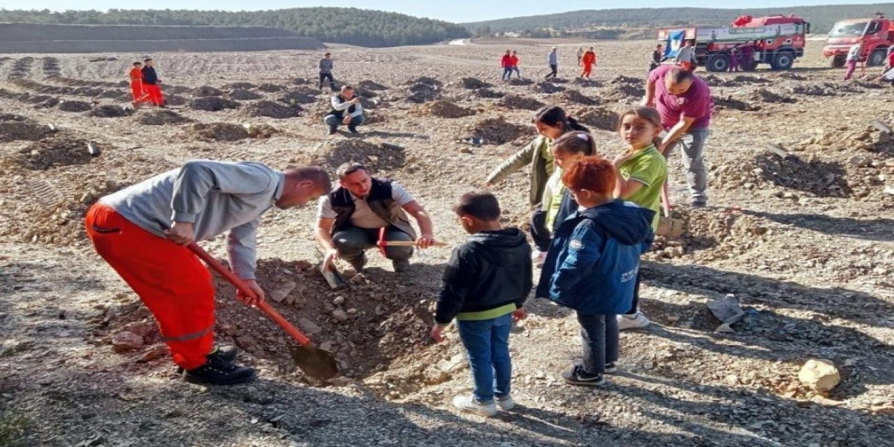 Fidanlar Toprakla Buluştu