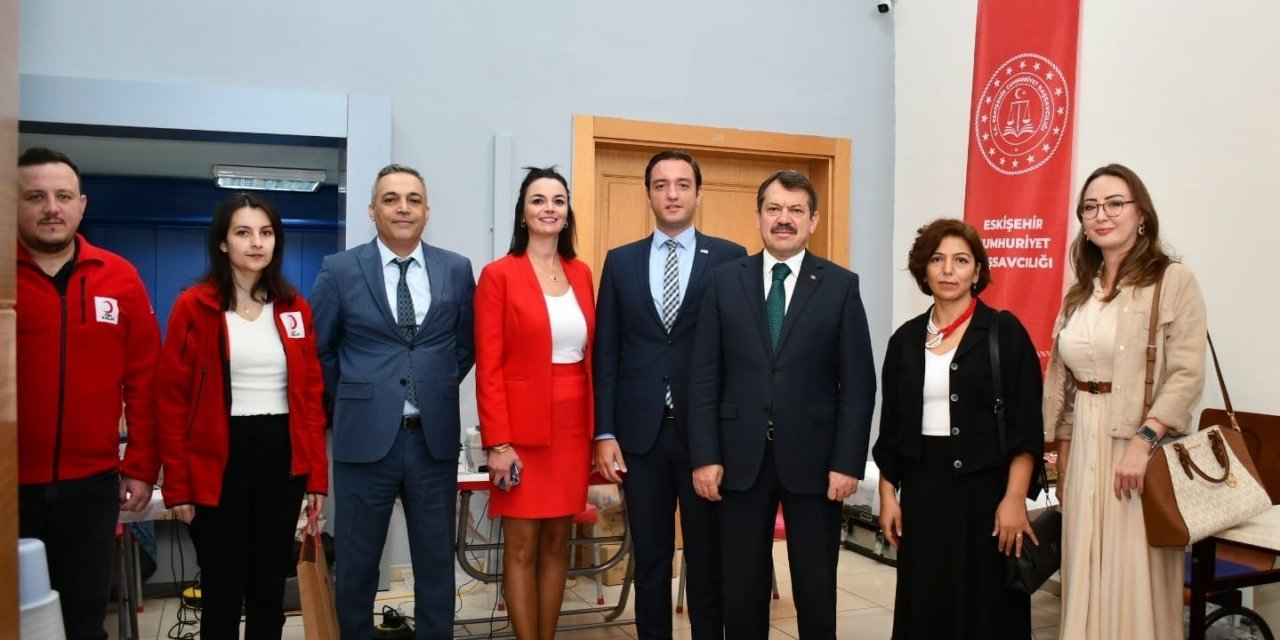 Kan Bağışı İçin Sıraya Girdiler