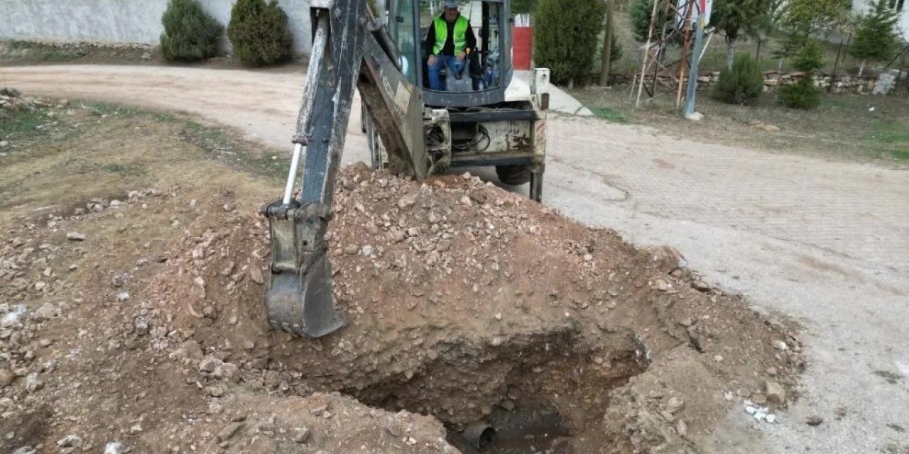 Köylerde Kanalizasyon Bakım Ve Onarım Çalışmaları Devam Ediyor