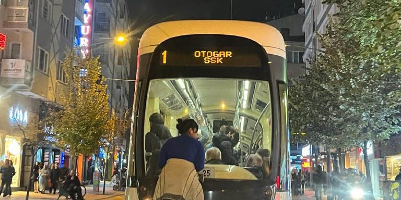Tramvay Arkasında Tehlikeli Yolculuk