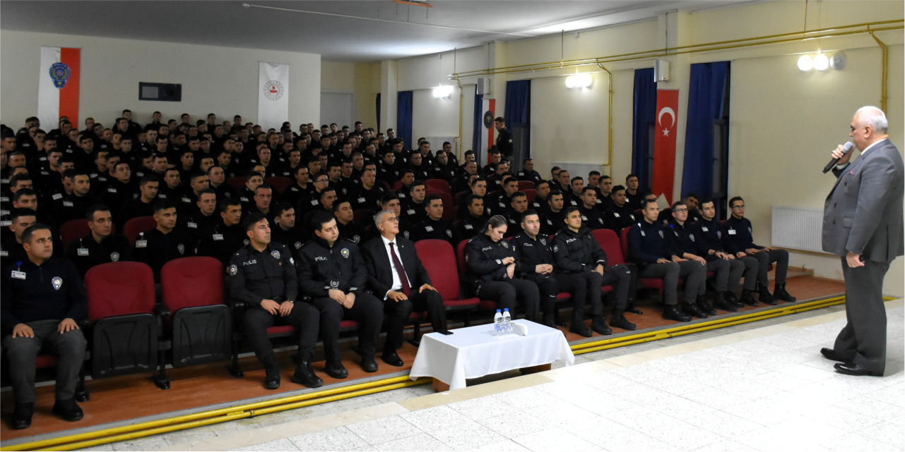 Müftü Erhun, polis adaylarına konferans verdi