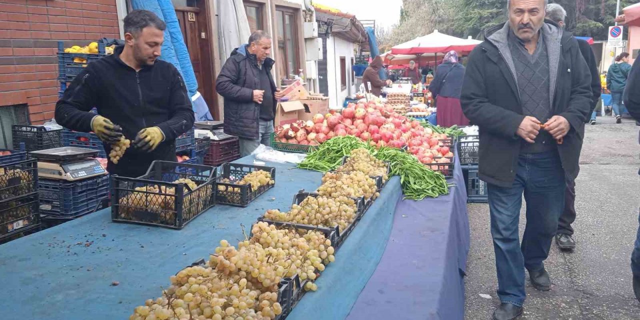 Üzüm Pazar Tezgâhlarına Veda Ediyor
