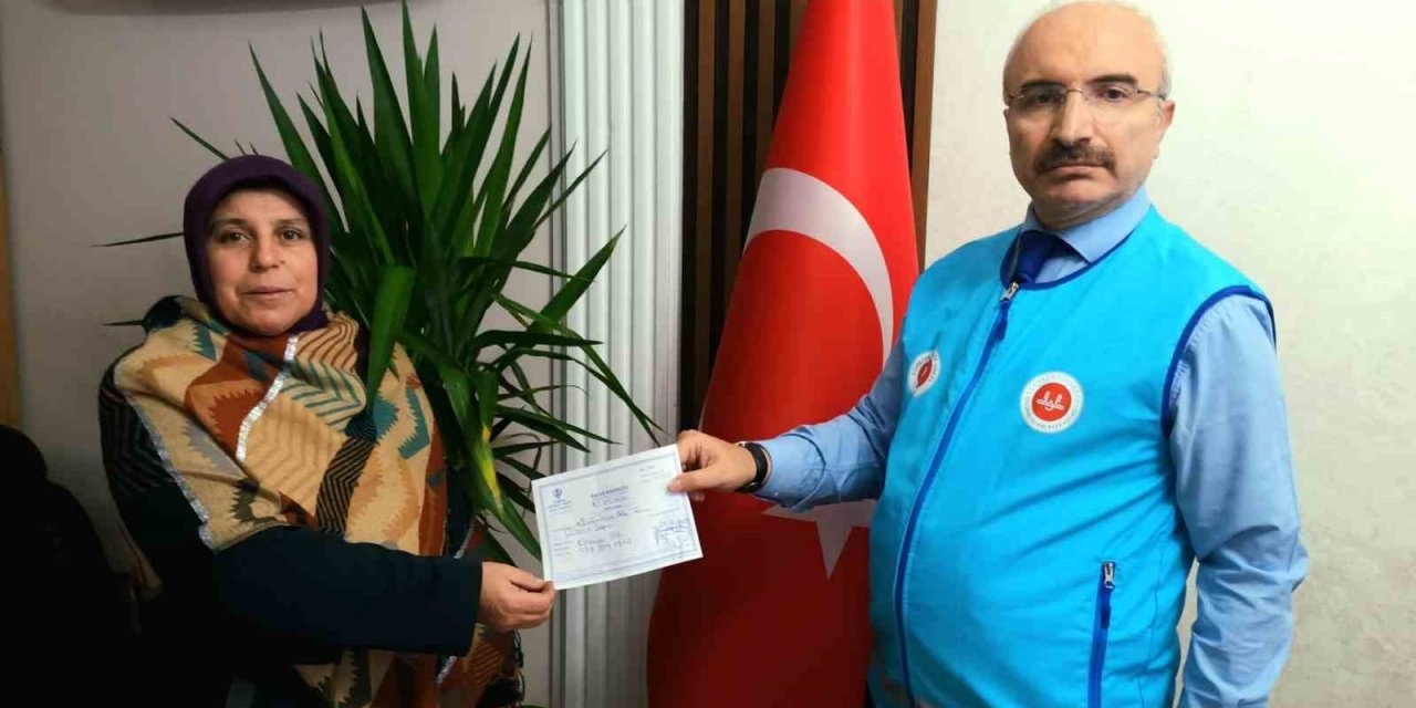 Filistin’li Mazlumlar İçin Duygulandıran Bağış