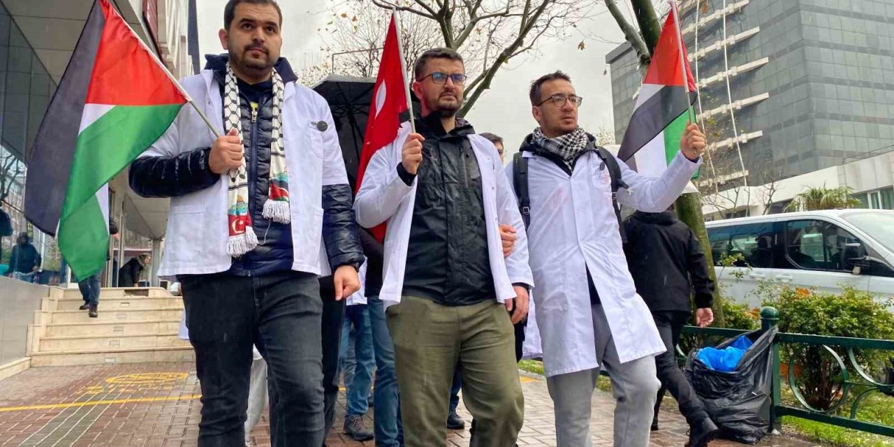 Doktorlar Filistin’e Destek İçin Yürüdü