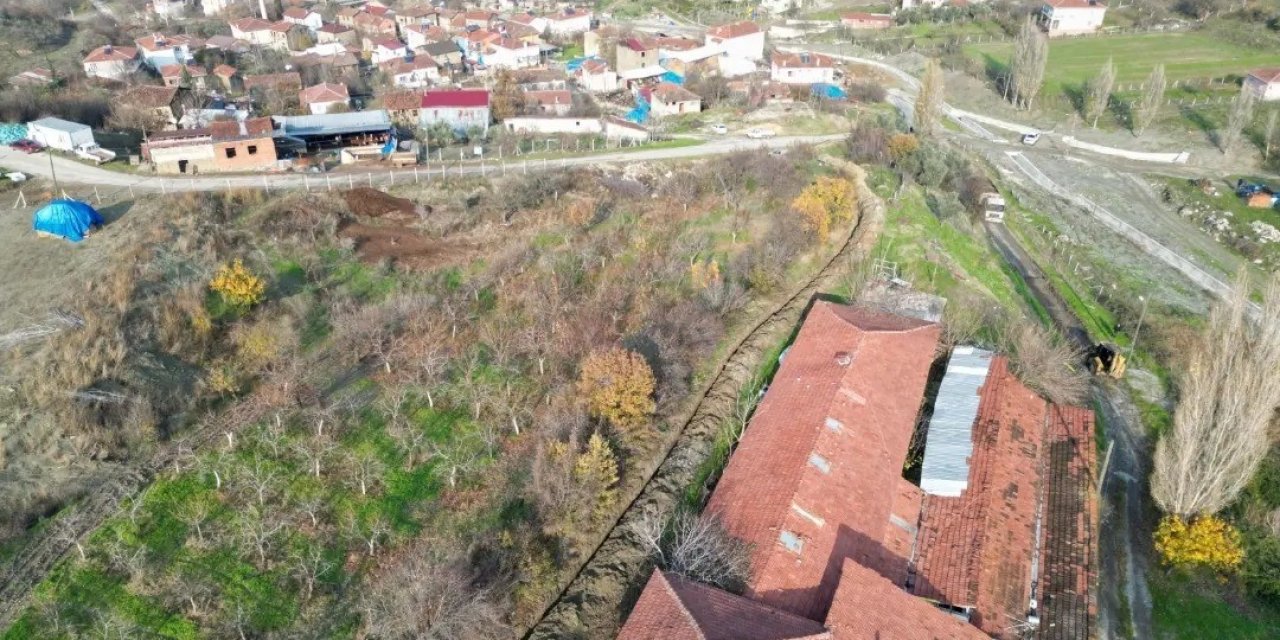 İçme Suyu Hattı Yenileme Çalışmaları Devam Ediyor
