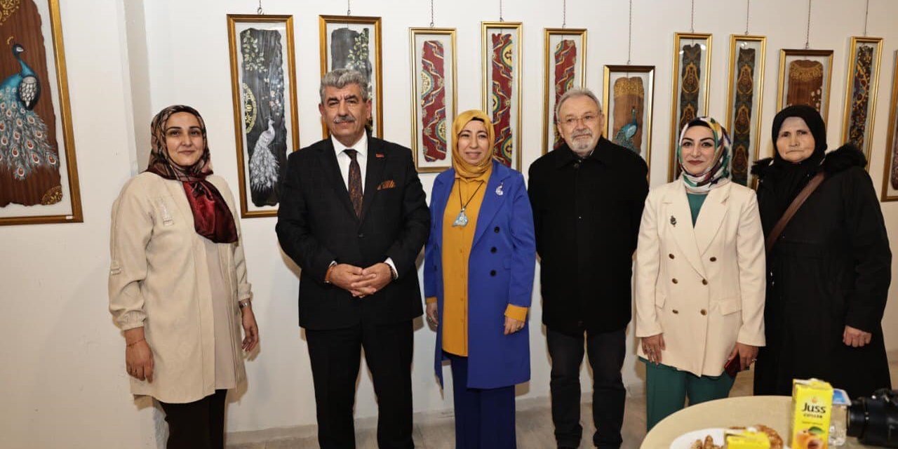 Selçuklu’dan Günümüze Gelen Motifleri Ağaç Parçalarına İşleyerek Yaşatıyor