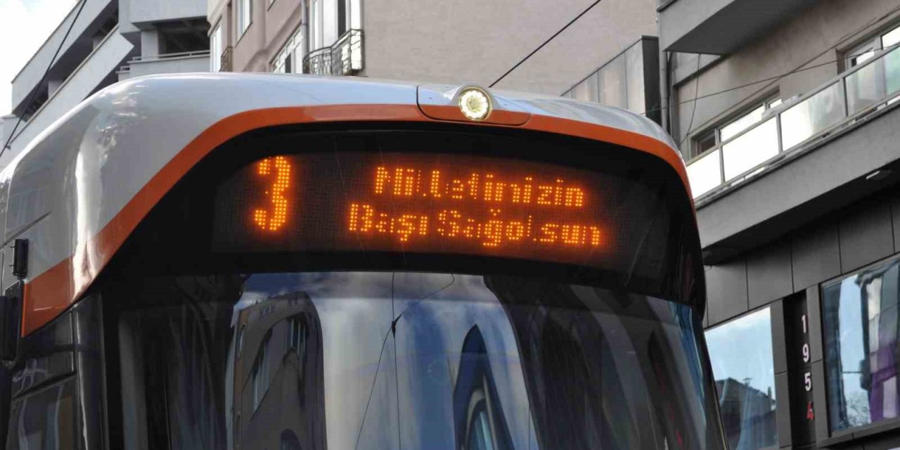 Tramvayların Led Ekranında ‘Milletimizin Başı Sağ Olsun’ Yazısı Yer Aldı