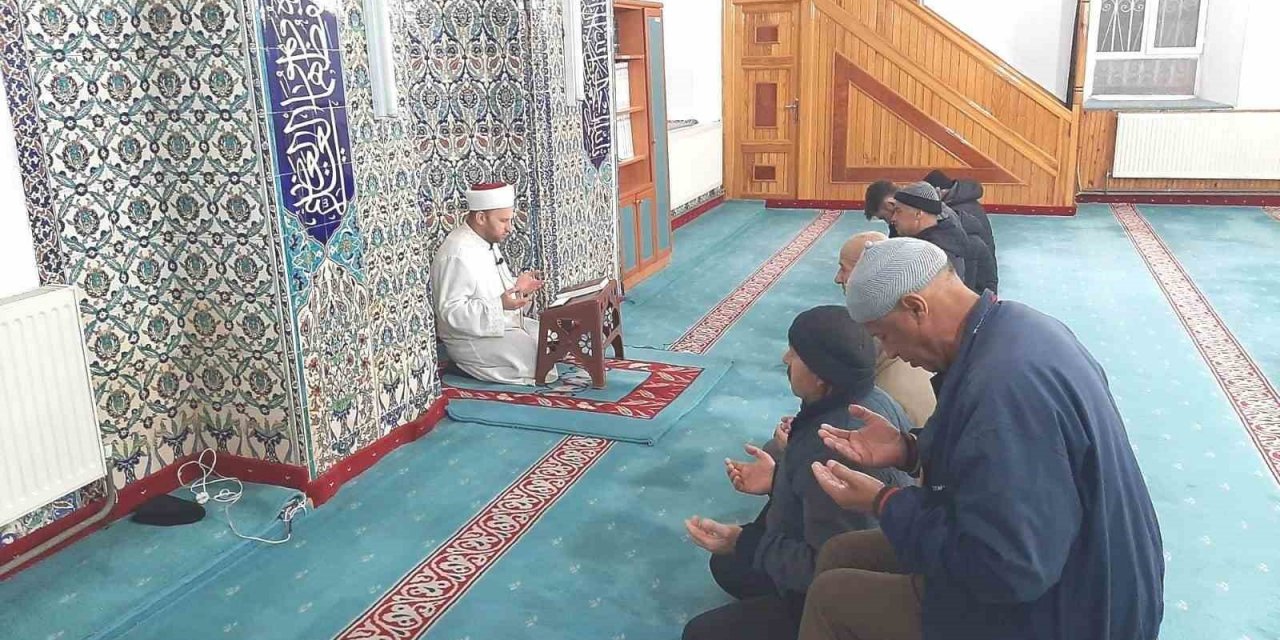 Şehitler İçin Sabah Namazında Kur’an Okunup Dua Edildi