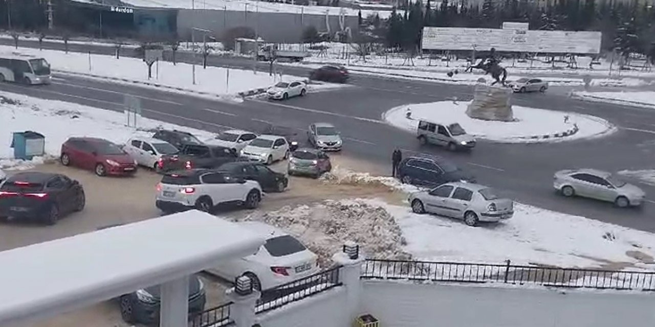 1. OSB kavşağında trafik karmaşası