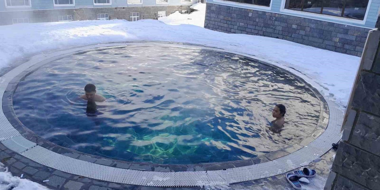 Uludağ’da Karların Ortasında Hamam Keyfi