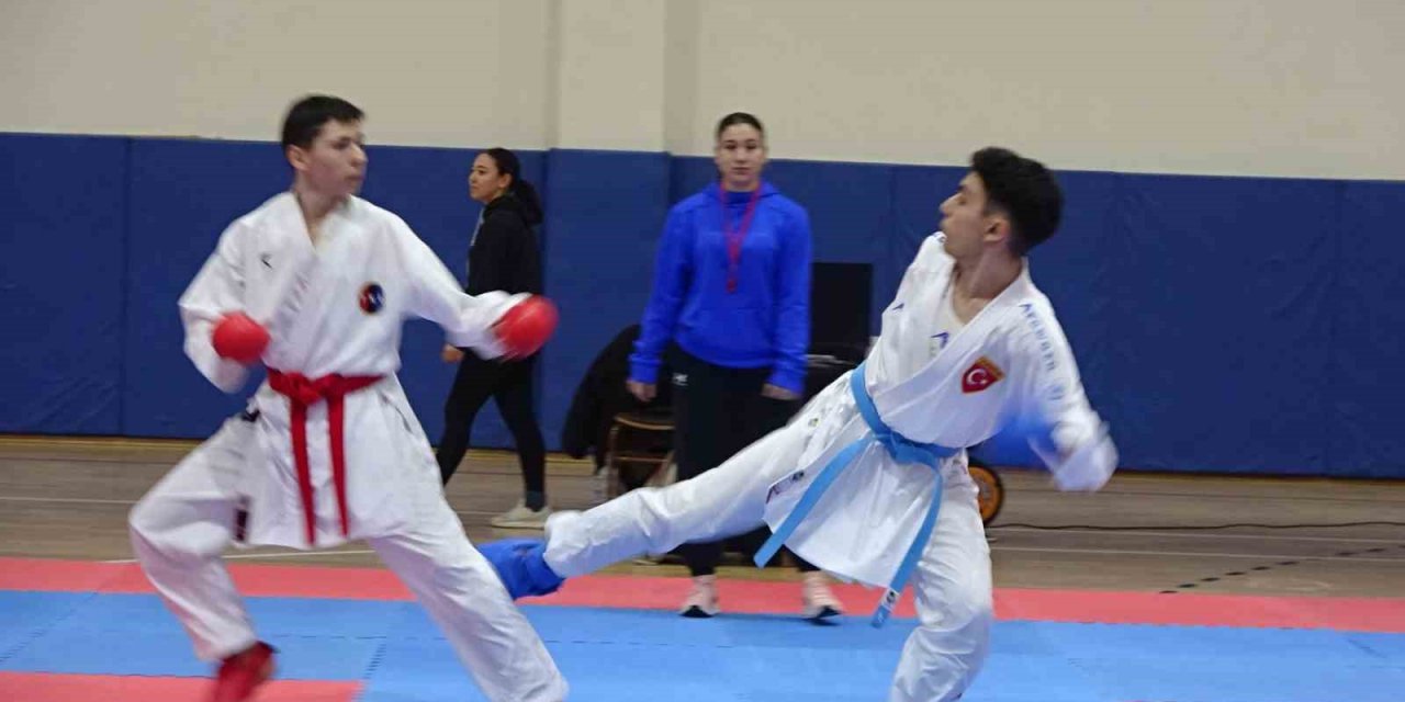 Karateciler, Türkiye Şampiyonasına Hazırlanıyor