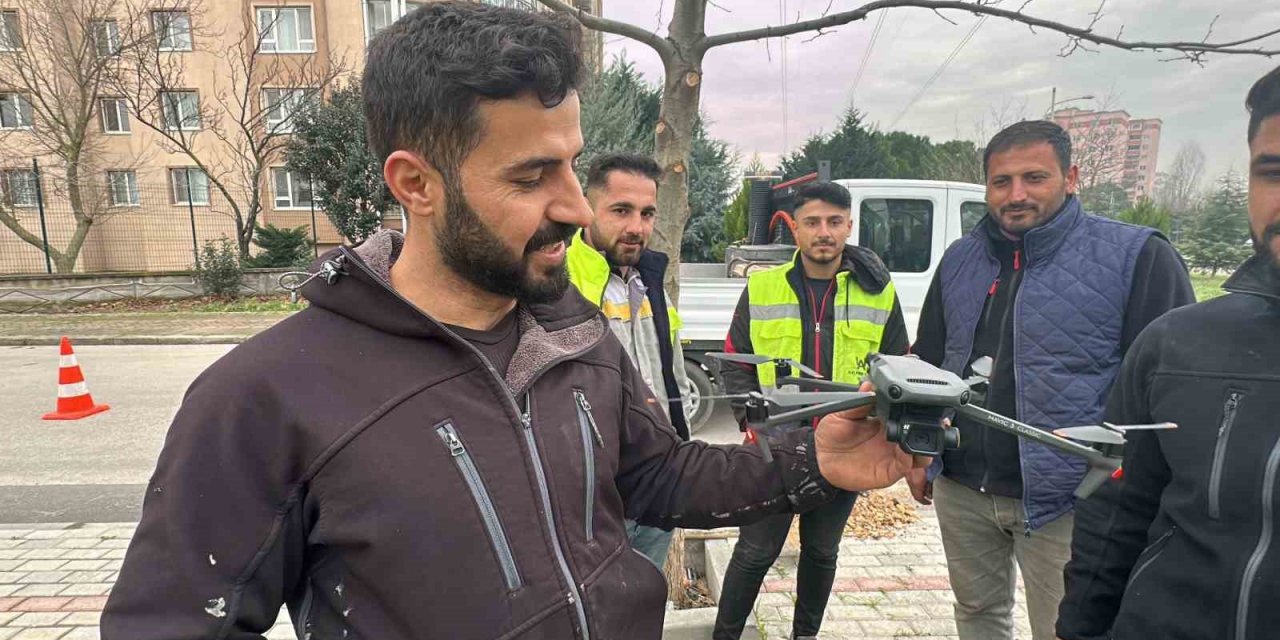 Yol Kenarında Dron Buldu, Sahibini Her Yerde Arıyor