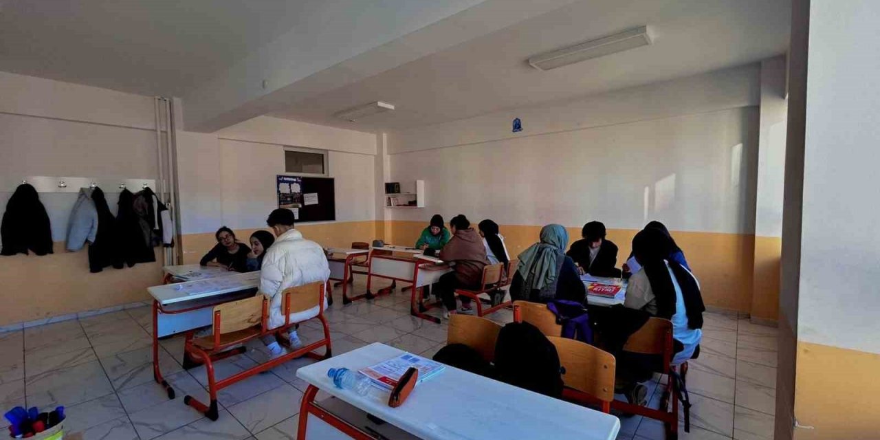 TYT Kampı’nda Öğrenciler Sınava Hazırlanıyor