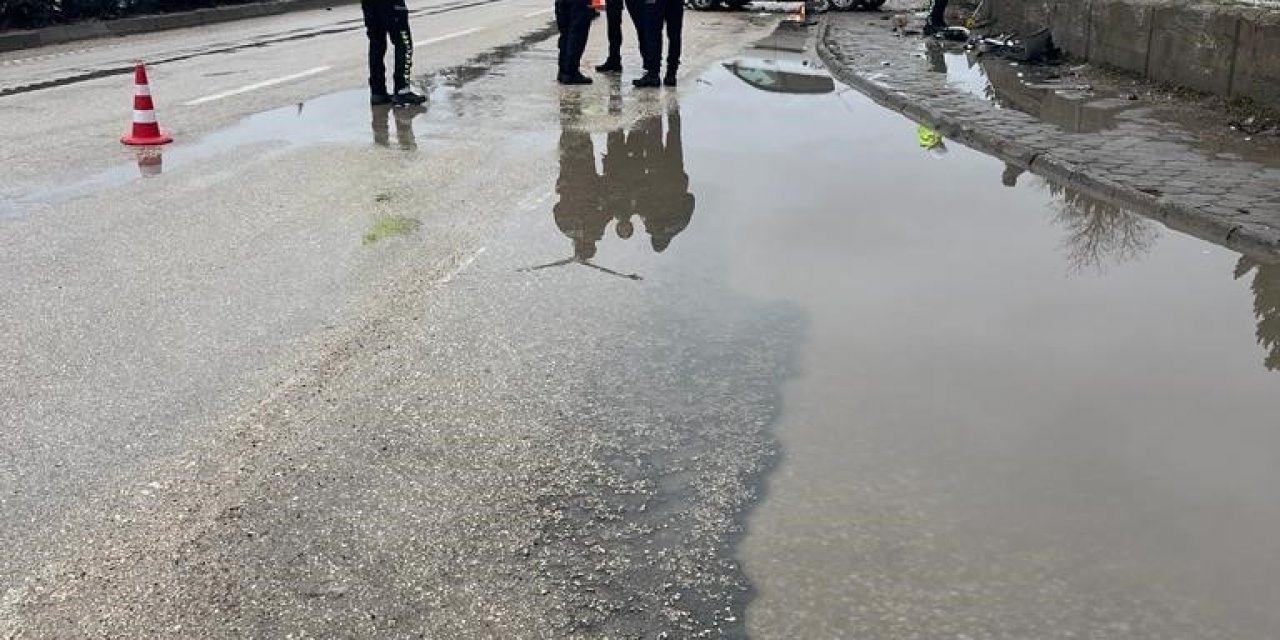 Yol Bozukluğundan Dolayı Kontrolden Çıkan Otomobilin Sürücüsü Yaralandı